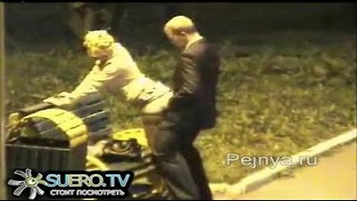 Нудисты и на улице,