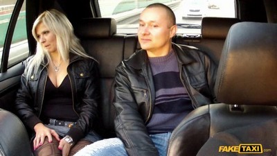 Большие сиськи, Девушки кончают, Жены, Извращенцы, Нудисты и на улице,